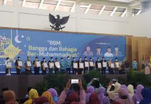 Sebanyak 15 PCM, LKSA, dan sekolah menerima penghargaan di acara Silaturrahim Syawal 1443 H Guru dan Karyawan Se-Kota Surabaya di Graha ITS. (Erfin/Klikmu.co)